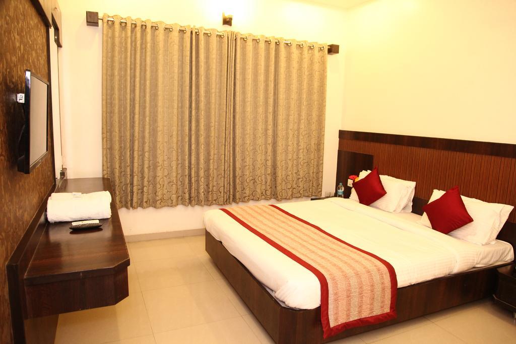 Hotel Sai Ramanand Shirdi Exterior photo