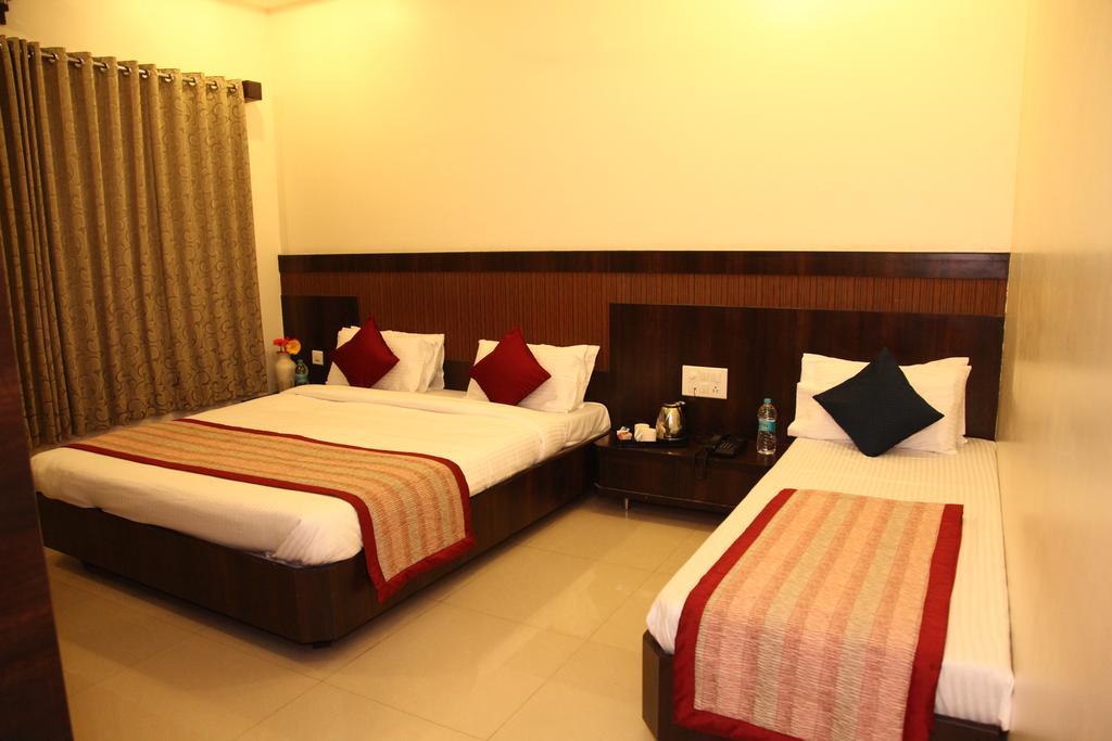 Hotel Sai Ramanand Shirdi Exterior photo
