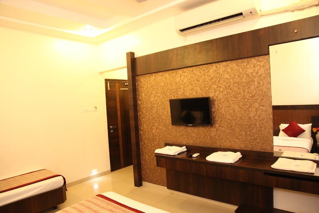 Hotel Sai Ramanand Shirdi Exterior photo