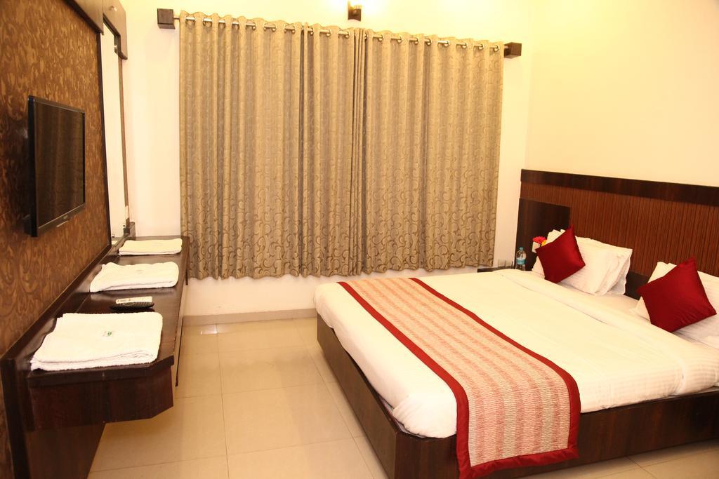 Hotel Sai Ramanand Shirdi Exterior photo