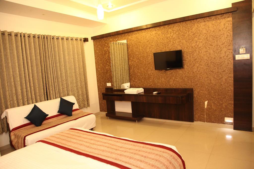 Hotel Sai Ramanand Shirdi Exterior photo